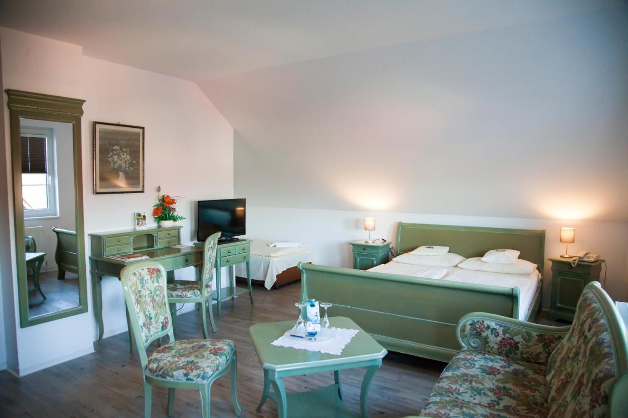 Flair Hotel Reuner زوسين المظهر الخارجي الصورة