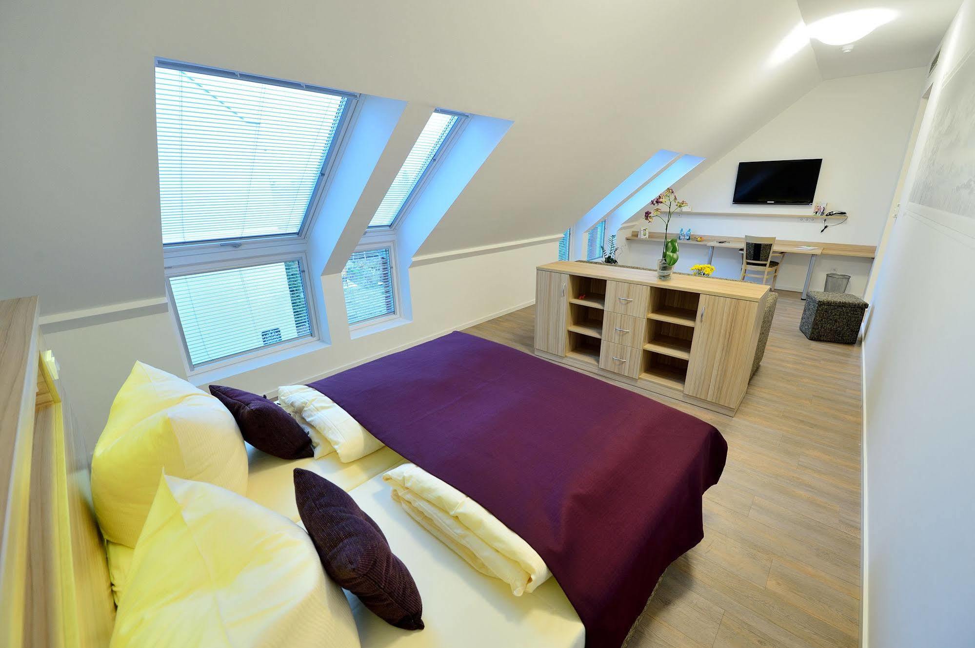 Flair Hotel Reuner زوسين المظهر الخارجي الصورة